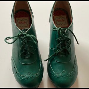 Bettie Page Saison Vintage Bootie | Green Faux Leather Sz 9